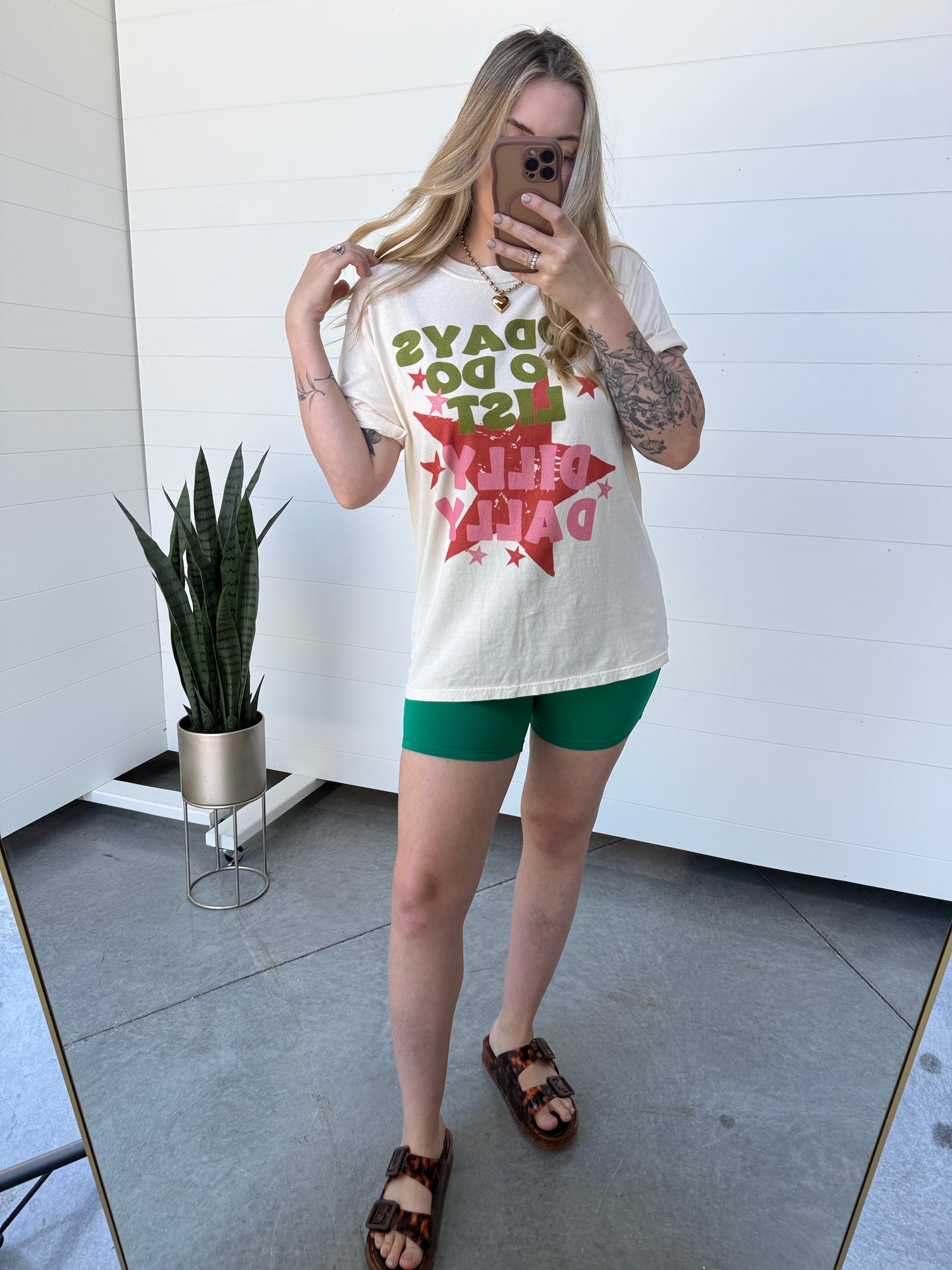 Dilly Dally Tee